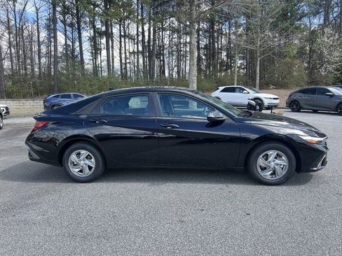 New 2026 Hyundai Elantra SE image 8