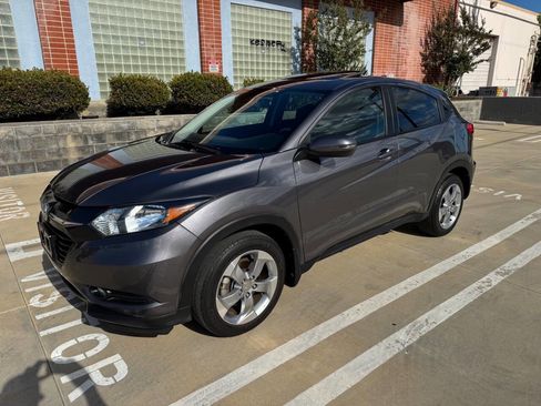Used 2017 Honda HR-V EX image 2