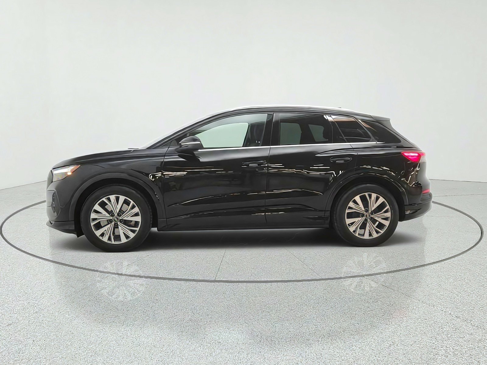 Used 2023 Audi Q4 e-tron Premium Plus w/ Premium Plus RWD image 8