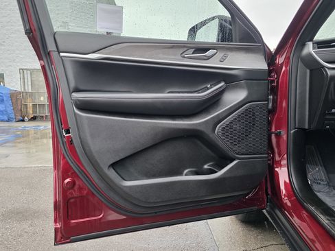 New 2025 Jeep Grand Cherokee L Limited image 11