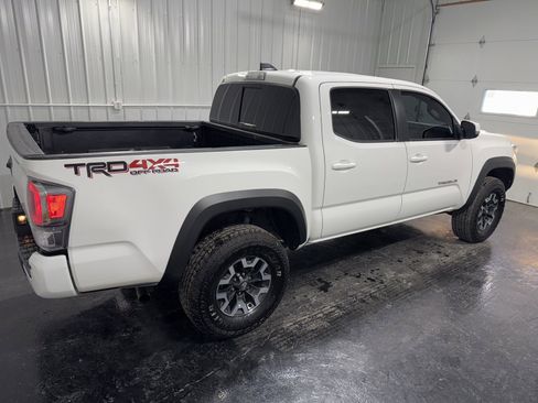 Used 2023 Toyota Tacoma TRD Off-Road w/ Technology Package AWD/4WD image 3