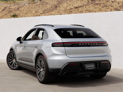 Used 2025 Porsche Macan Electric RWD image 3