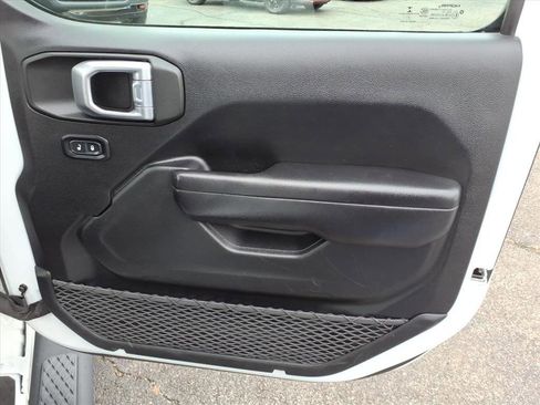 Used 2021 Jeep Gladiator Willys image 13