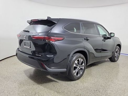 Used 2026 Toyota Highlander XLE AWD/4WD image 5