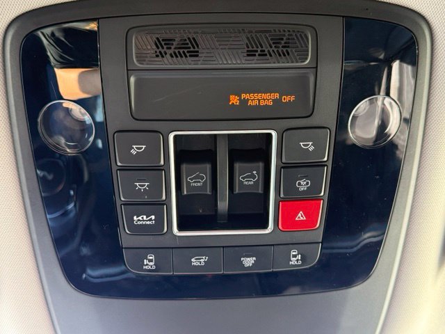 Used 2025 Kia Carnival SX w/ SX Dark Edition Package FWD image 31