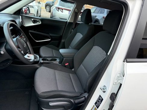 Used 2024 Kia Soul LX w/ Option Group 015 image 3