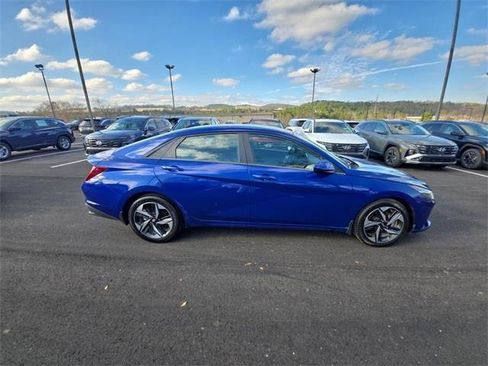 Certified 2023 Hyundai Elantra SEL w/ Convenience Package image 17