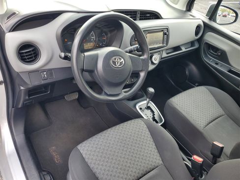 Used 2016 Toyota Yaris L image 6