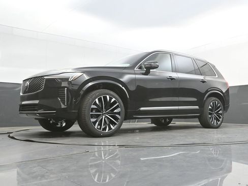 New 2026 Volvo XC90 B5 Plus AWD/4WD image 30