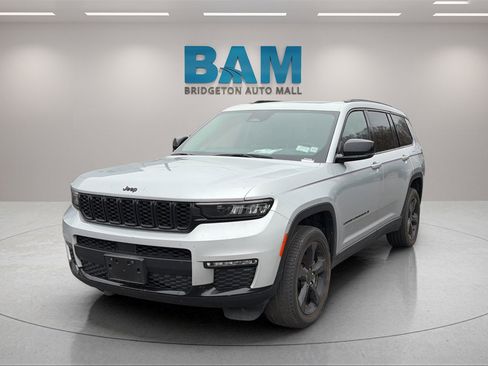 Used 2023 Jeep Grand Cherokee L Limited w/ Black Appearance Package image 3