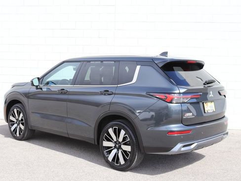 Used 2025 Mitsubishi Outlander SE image 16