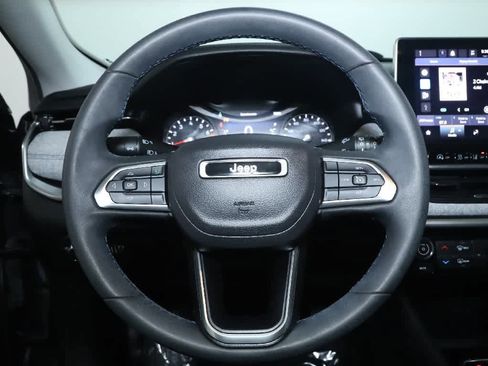 Used 2022 Jeep Compass Latitude image 21