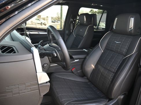 Used 2025 Cadillac Escalade V image 7