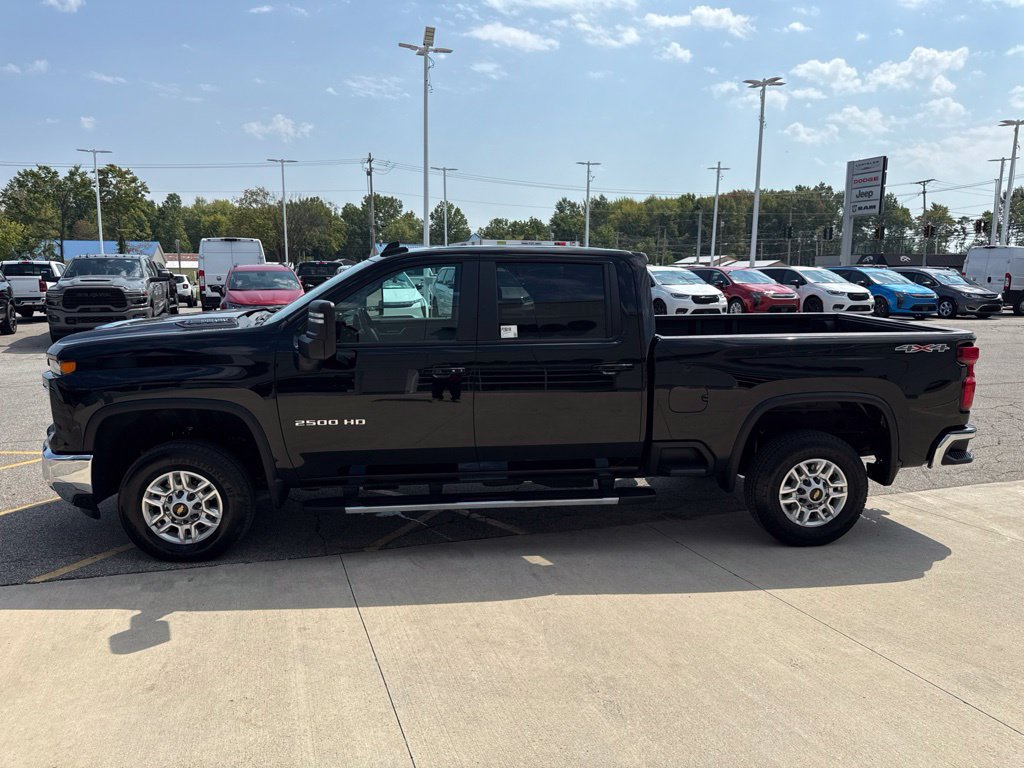 Used 2025 Chevrolet Silverado 2500 LT w/ Convenience Package AWD/4WD image 9