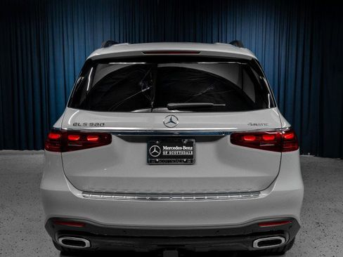 New 2026 Mercedes-Benz GLS 580 4MATIC image 9