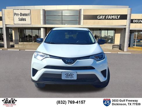 Used 2018 Toyota RAV4 LE FWD image 18
