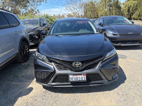 Used 2023 Toyota Camry SE image 2