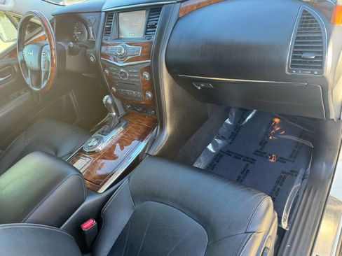 Used 2015 INFINITI QX80 2WD w/ Deluxe Technology Package image 12