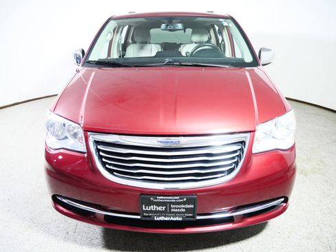 Used 2014 Chrysler Town & Country Touring-L w/ Driver Convenience Group FWD image 2