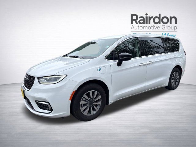 Used 2024 Chrysler Pacifica Limited FWD image 3