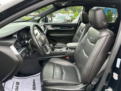 Certified 2025 Cadillac XT5 Premium Luxury AWD/4WD image 9
