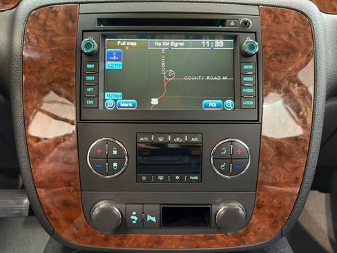 Used 2007 Chevrolet Suburban 2500 LT w/ LT Preferred Equipment Group AWD/4WD image 24