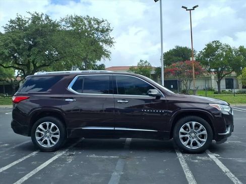 Used 2021 Chevrolet Traverse Premier FWD image 3
