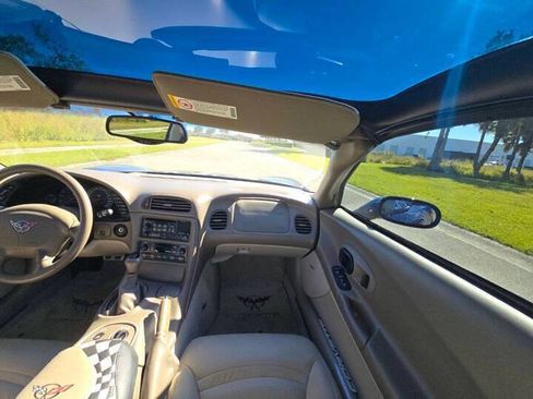 Used 2004 Chevrolet Corvette Coupe w/ Preferred Equipment Group image 19