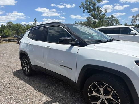 Used 2024 Jeep Compass Limited AWD/4WD image 9