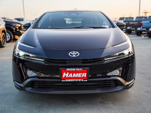New 2026 Toyota Prius LE FWD image 2