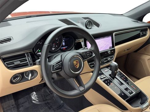 Used 2023 Porsche Macan image 14