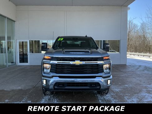 Used 2025 Chevrolet Silverado 3500 LT w/ Convenience Package image 2
