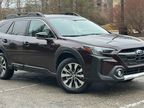 Used 2025 Subaru Outback Limited XT image 1