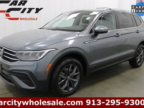 Used 2022 Volkswagen Tiguan SE image 1