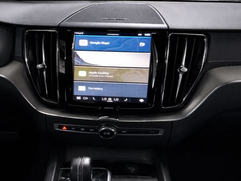 Used 2022 Volvo XC60 B5 R-Design AWD/4WD image 16