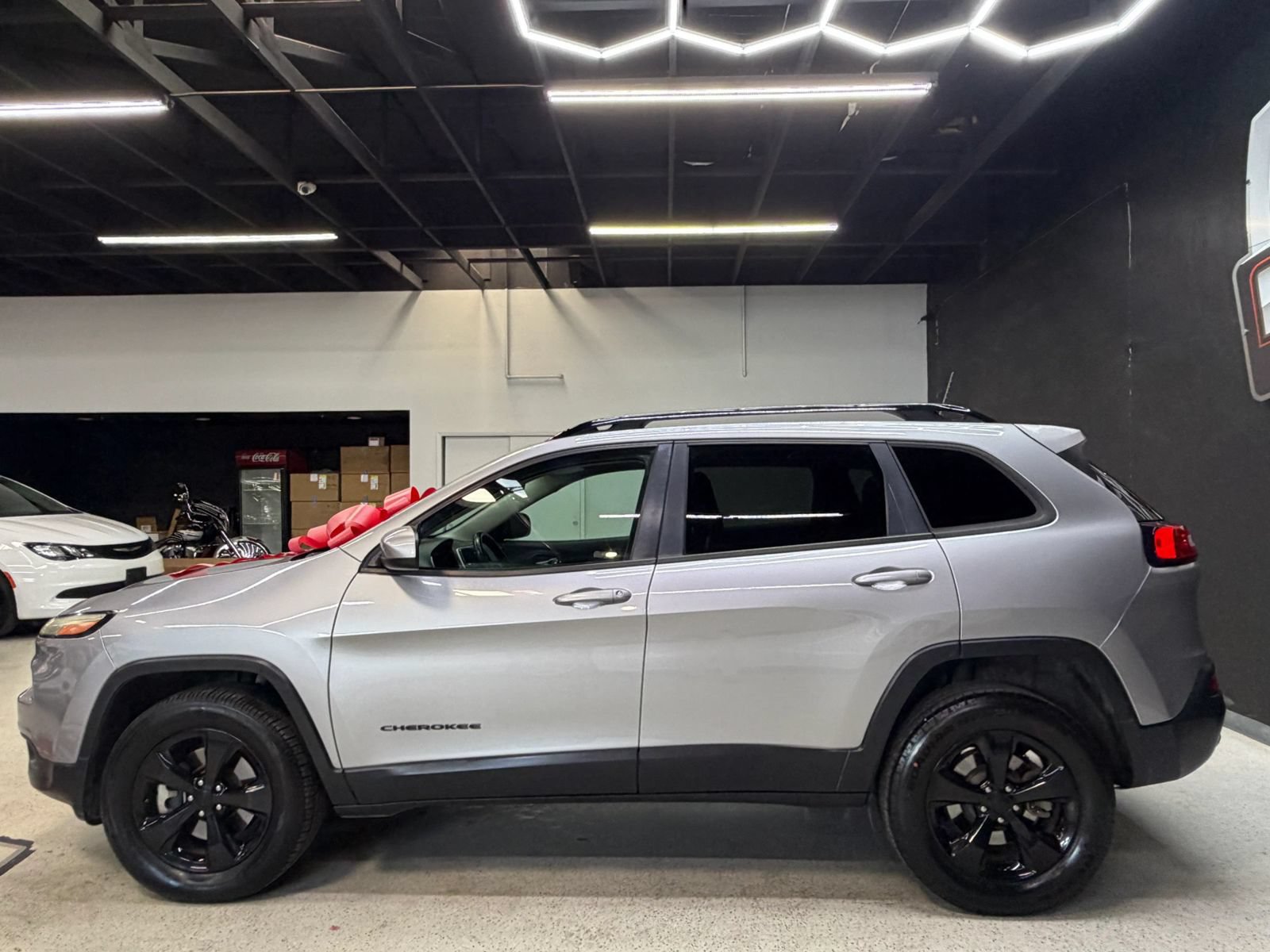 Used 2016 Jeep Cherokee Latitude FWD image 18