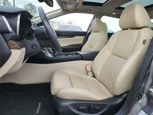 Used 2016 Nissan Maxima Platinum image 11