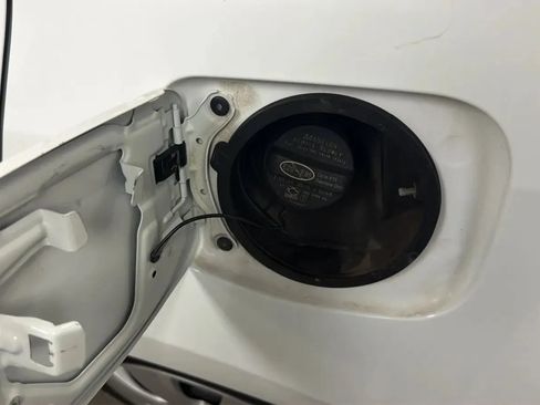 Used 2016 Toyota Corolla LE FWD image 27