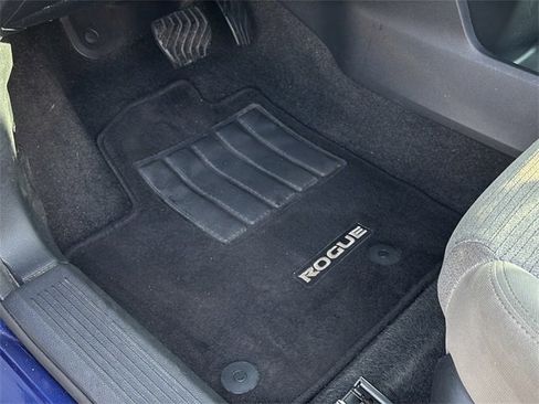 Used 2023 Nissan Rogue SV image 17