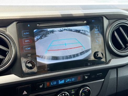 Used 2018 Toyota Tacoma TRD Off-Road AWD/4WD image 14