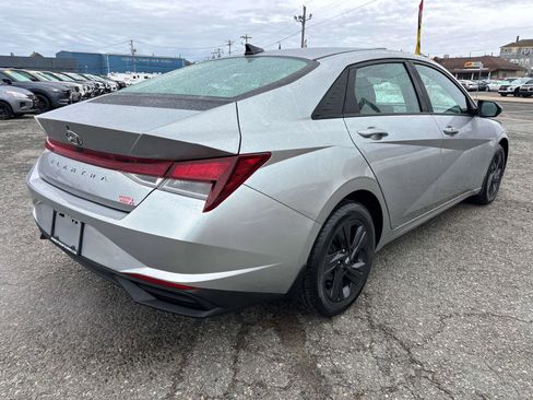 Used 2022 Hyundai Elantra SEL image 5