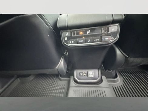 Used 2021 Toyota Highlander Platinum image 10