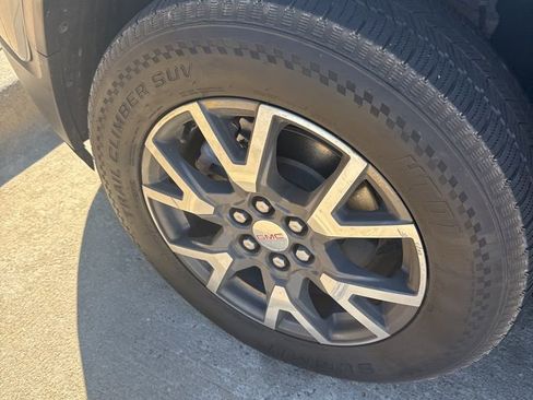 Used 2022 GMC Acadia SLE image 8