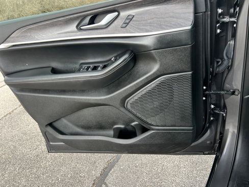 Used 2024 Jeep Grand Cherokee L Limited w/ Luxury Tech Group II image 11