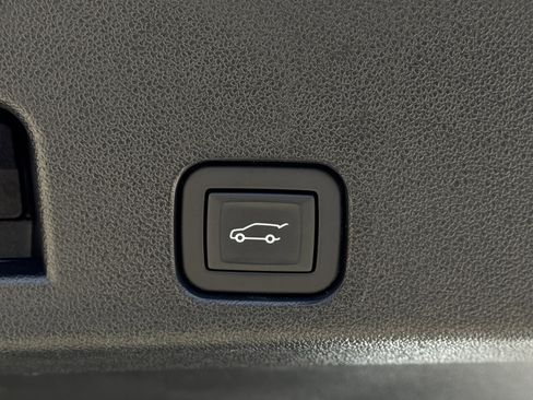 Used 2025 GMC Acadia Elevation image 11