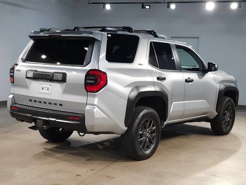 Used 2025 Toyota 4Runner SR5 AWD/4WD image 7