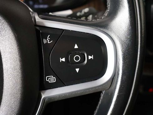 Used 2021 Volvo XC60 T5 Momentum w/ Premium Package image 39