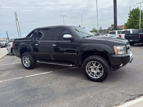 Used 2008 Chevrolet Avalanche LT w/ LT Preferred Equipment Group AWD/4WD image 7