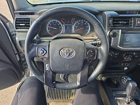 Used 2017 Toyota 4Runner SR5 AWD/4WD image 17