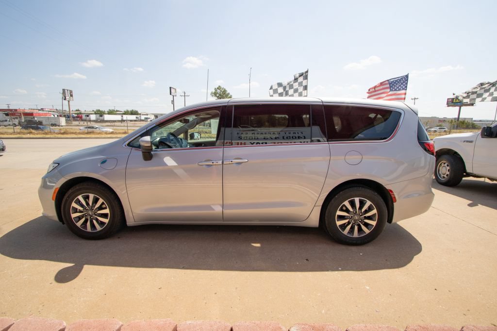 Used 2023 Chrysler Pacifica Touring-L FWD image 6